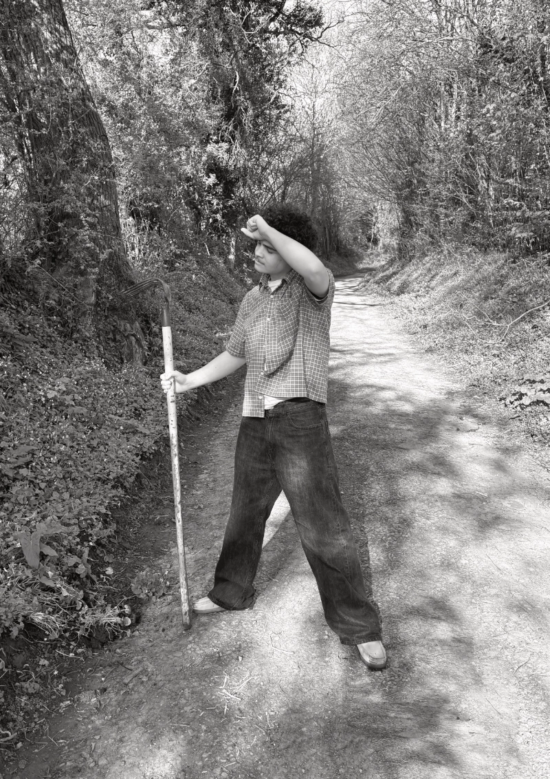 Photo d'un homme tenant un rateau prise pour le projet